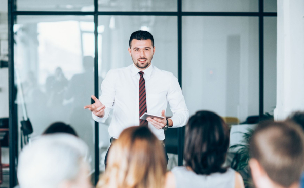 Wiosenna aura sprzyja samodoskonaleniu! Zapoznaj się z ofertą szkoleniową na najbliższy miesiąc i zapisz się już dziś!